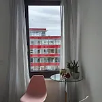 Either Private 2b2b Or Shared 1b1b, Luxury, Bright, Spacious ברלין