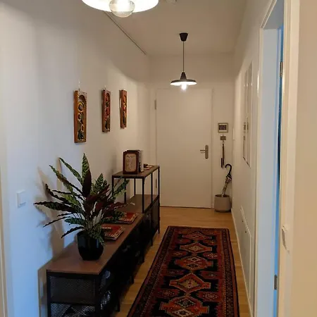 Either Private 2b2b Or Shared 1b1b, Luxury, Bright, Spacious * برلين
